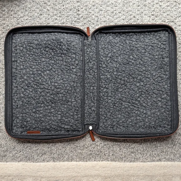 EUC Hardgraft Inside Laptop Case 15" - Picture 11 of 16